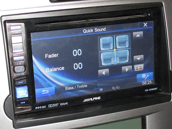 Регулировка «фронт-тыл» и «право-лево» в автомагнитоле Alpine IVE-W585BT Регулировка «фронт-тыл» и «право-лево» в автомагнитоле Alpine IVE-W585BT