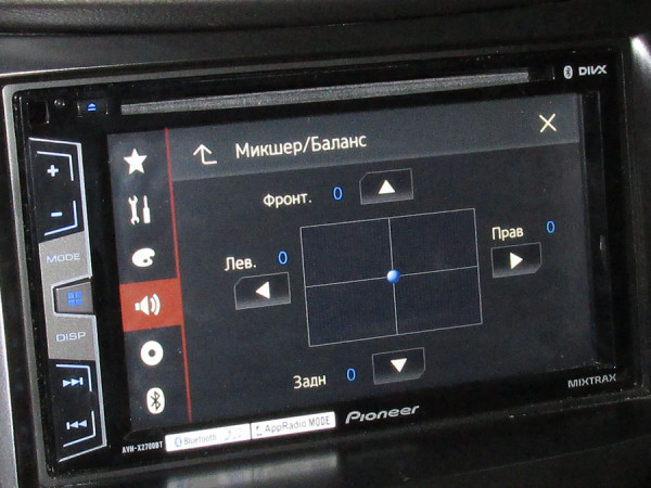 Регулировка «баланс-фейдер» в Pioneer AVH-X2700BT Регулировка «баланс-фейдер» в Pioneer AVH-X2700BT