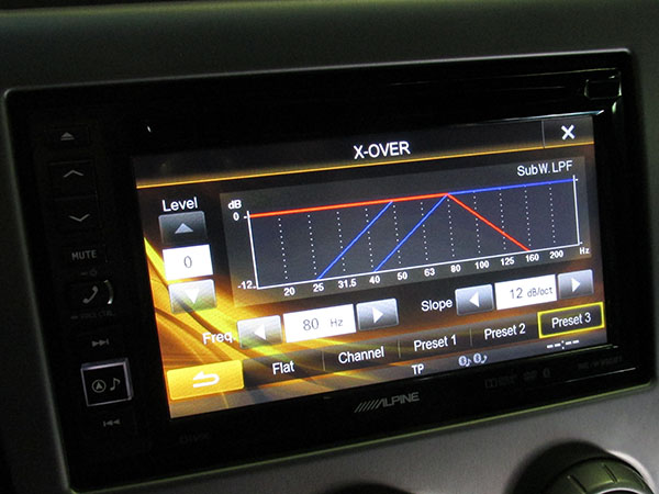 Настройка среза частот для сабвуфера в Alpine INE-W990BT Настройка среза частот для сабвуфера в Alpine INE-W990BT