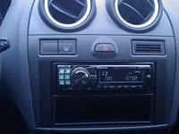 Фотография установки магнитолы Alpine CDE-9880R в Ford Fiesta