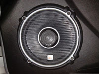 Установка акустики JBL GTO-628 в Lada Granta