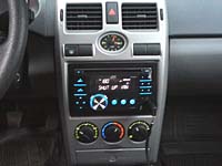 Фотография установки магнитолы JVC KW-XR417EE в Lada Priora