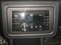 Фотография установки магнитолы JVC KW-XR417EE в Skoda Fabia