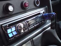 Фотография установки магнитолы Alpine CDE-100EUB в VAZ 2106