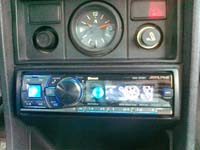 Фотография установки магнитолы Alpine CDA-137BTi в VAZ 21074
