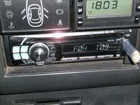 Фотография установки магнитолы Alpine CDE-111R в VAZ 2110