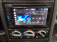 Фотография установки магнитолы Pioneer AVH-X2500BT в VAZ 2111