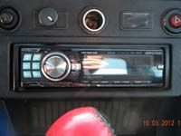 Фотография установки магнитолы Alpine CDE-9880R в VAZ 2121